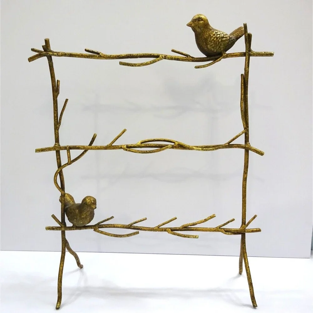 Unbranded gold tone